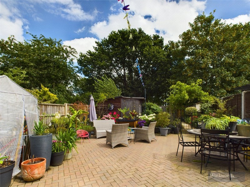 Parbury Rise, Chessington, KT9