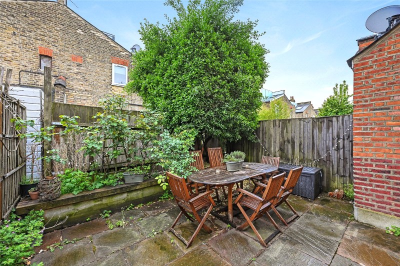 Oaklands Grove, London, W12
