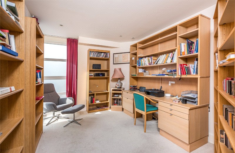 Moreton Street, London, SW1V