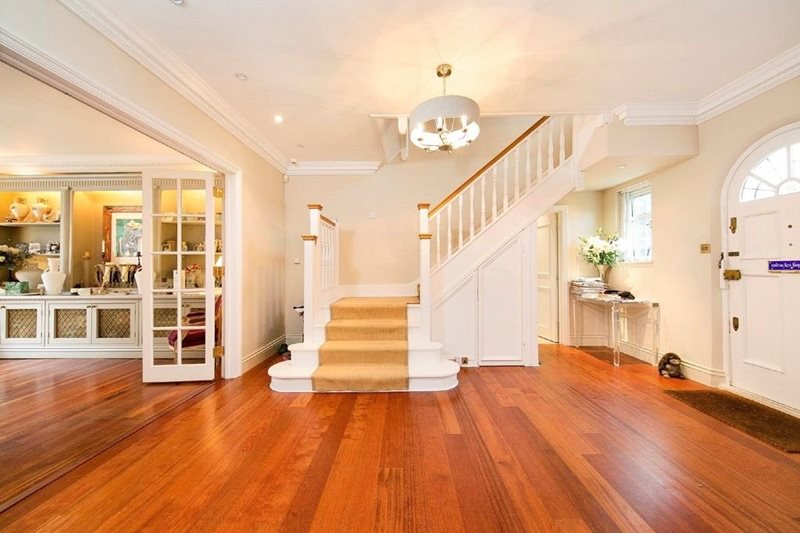 Roedean Crescent, London, SW15