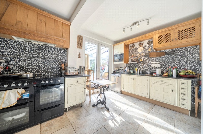 Sundial Avenue, London, SE25