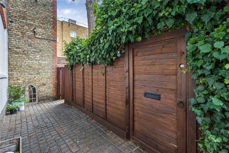 Topsfield Parade, Tottenham Lane, London, N8