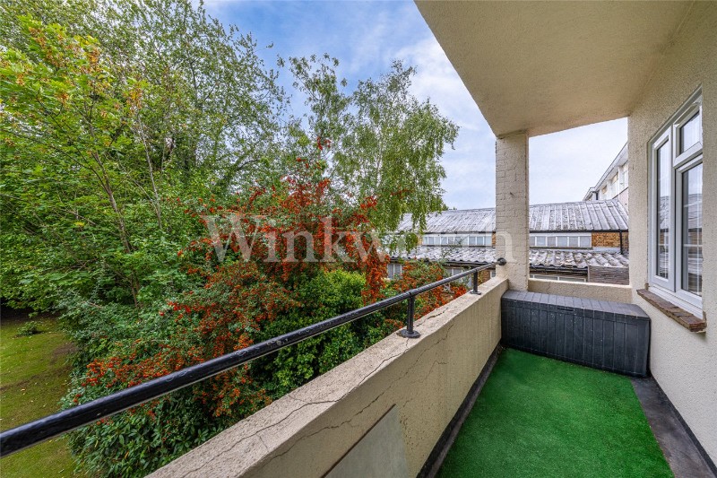 Holmdale Gardens, London, NW4