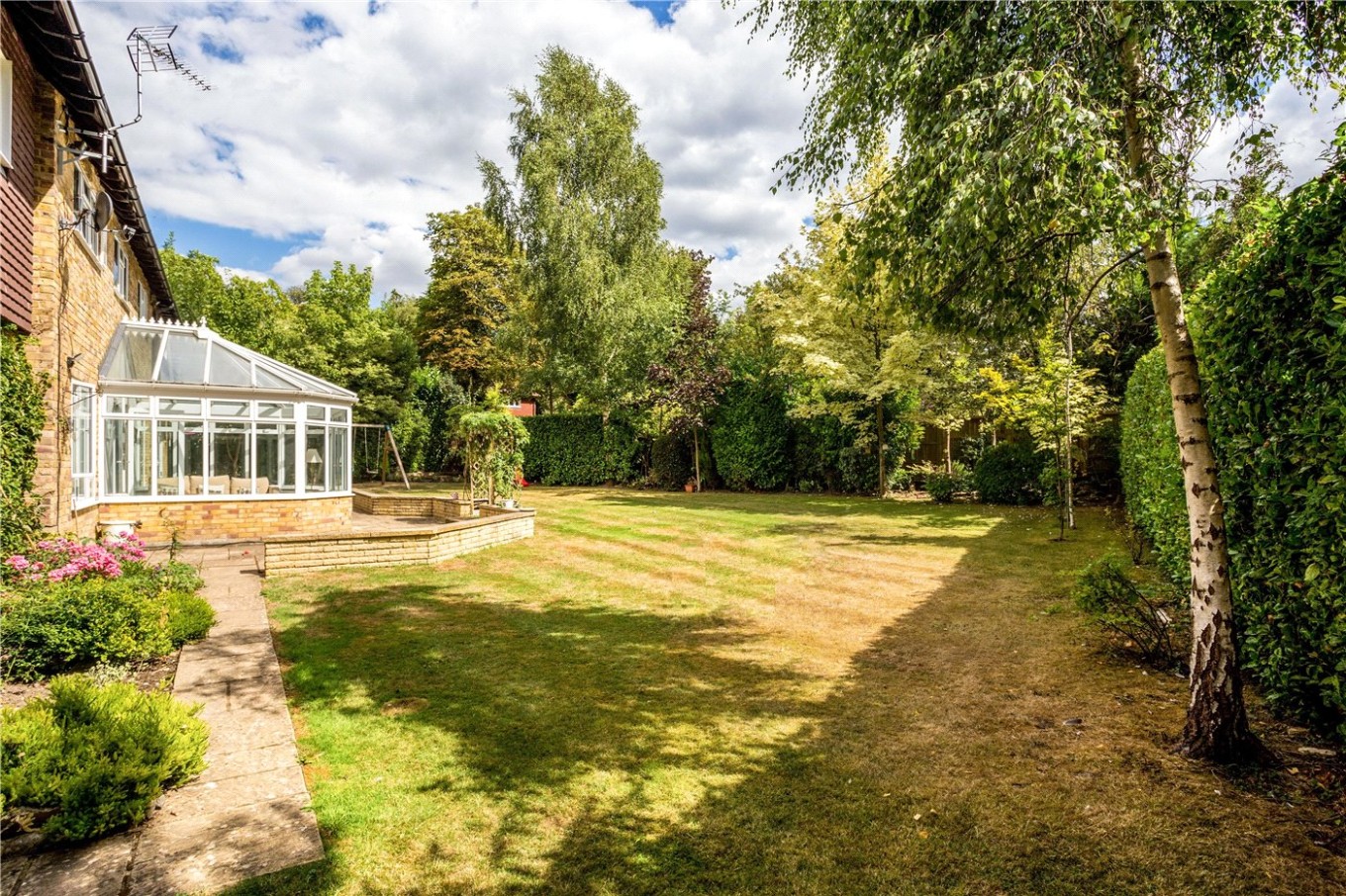 6 bedroom property for sale in Grange Drive, Wooburn Green, High