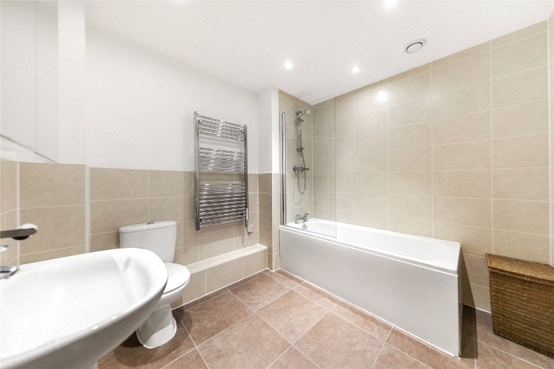 High Street, London, TW8