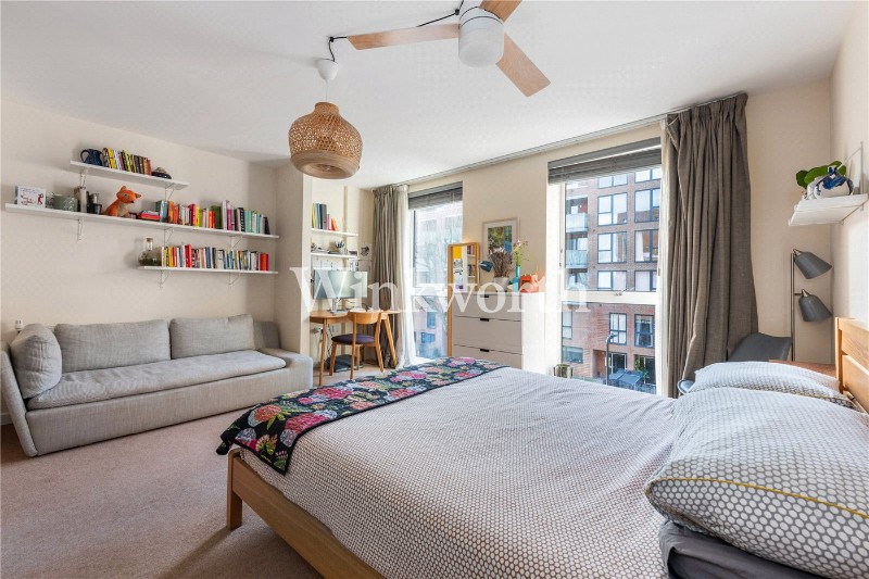 Bathurst Square, London, N15