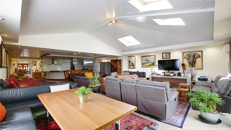 Great West Road, Isleworth, TW7