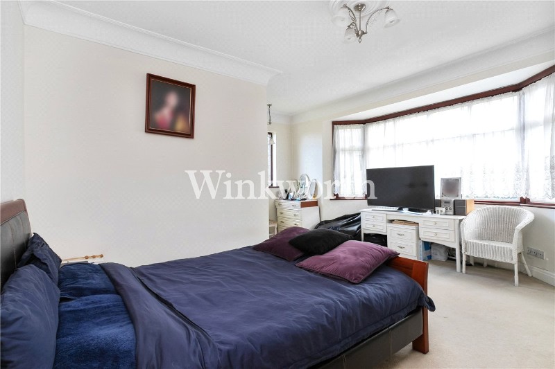 Powys Lane, London, N14