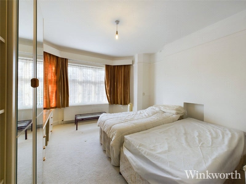 Tring Avenue, London, W5