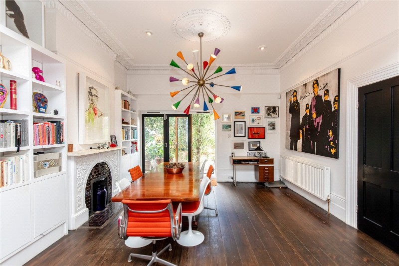 Avenue Crescent, London, W3