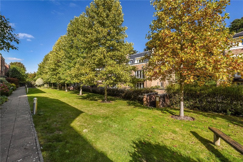 Fraser Gardens, Winchester, Hampshire, SO22