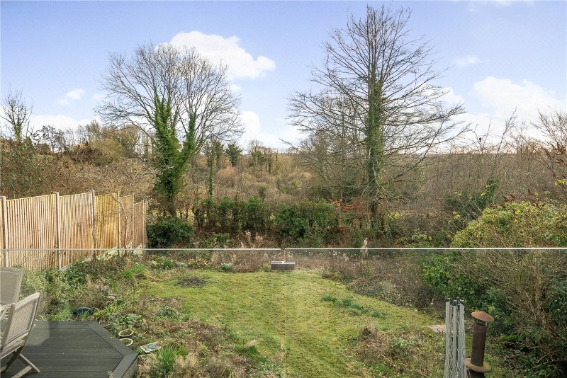 Larkfield Road, Farnham, Surrey, GU9