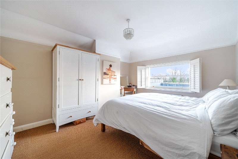 Larkfield Road, Farnham, Surrey, GU9