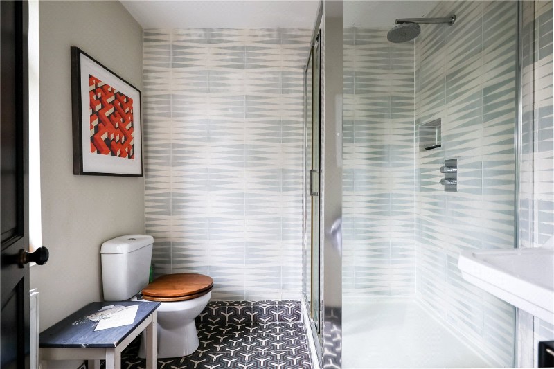 Avenue Crescent, London, W3