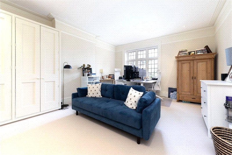 Daylesford Avenue, London, SW15