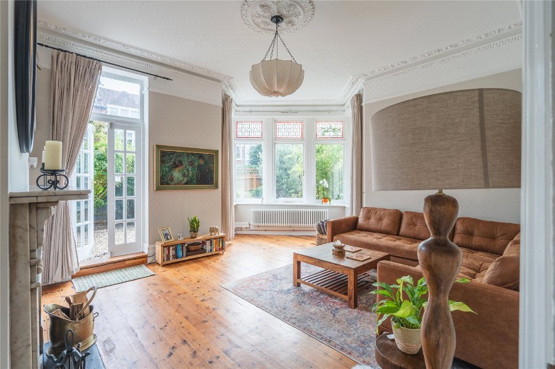 Salford Road, London, SW2
