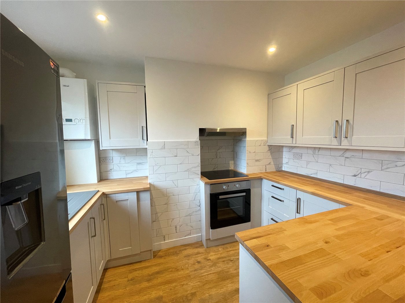 Farnborough Road, Farnham, Surrey, GU9