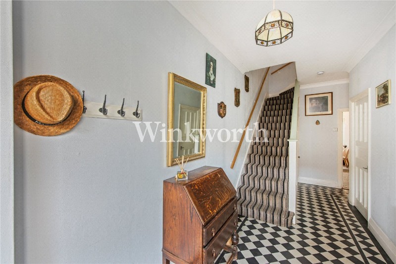 River Avenue, London, N13