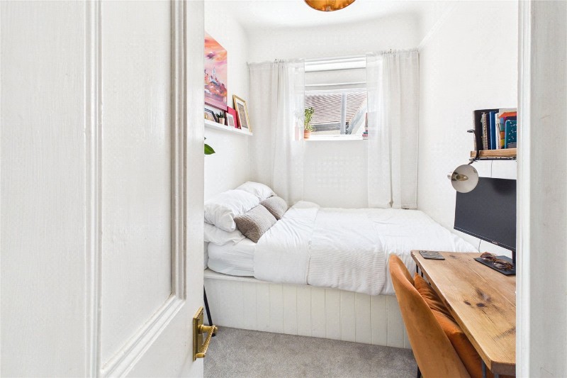 Hopton Road, London, SW16