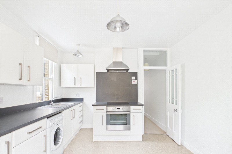 Dinsmore Road, London, SW12