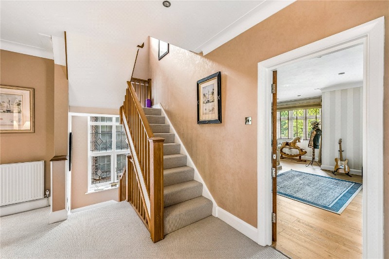 Creighton Avenue, London, N2