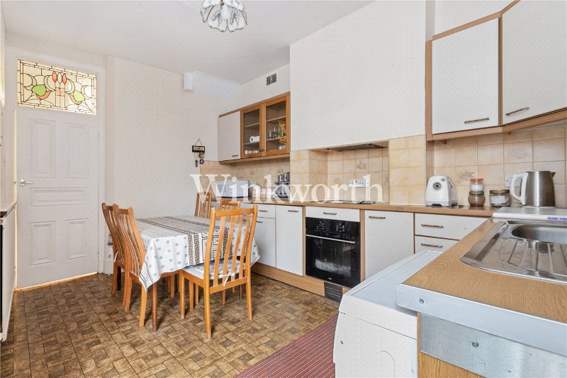 Caversham Avenue, London, N13