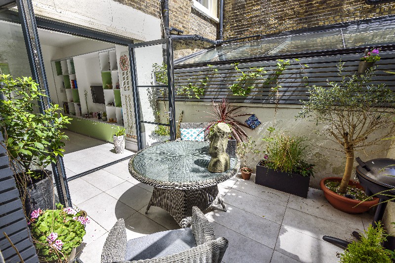 Clifton Gardens, Little Venice, London, W9