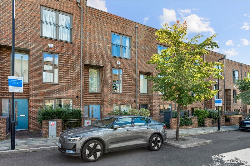 John Hunter Avenue, London, SW17