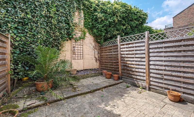 Usborne Mews, London, UK, SW8