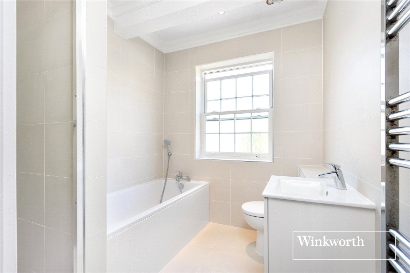 Meadowbanks, Arkley, EN5