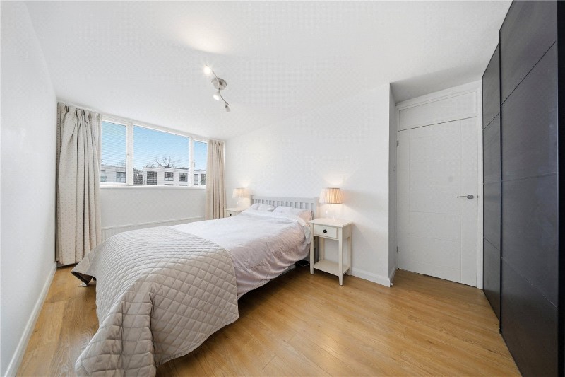 Queensmere Road, London, SW19