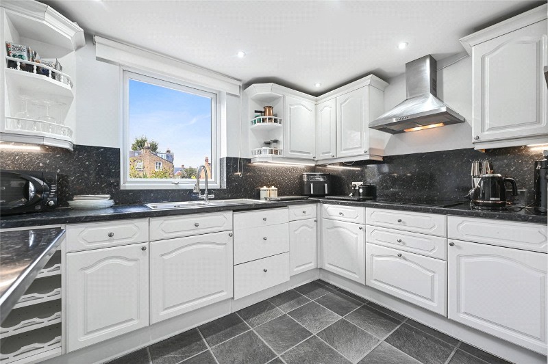 Bloemfontein Road, London, W12