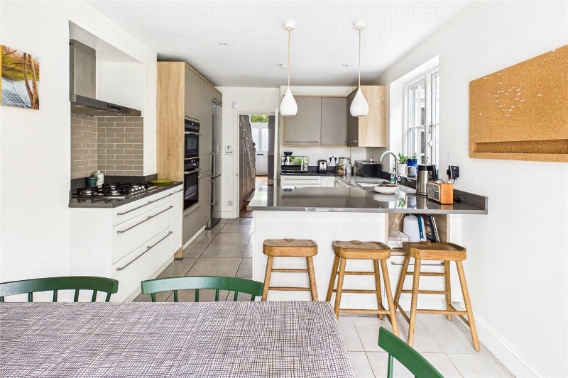 Gubyon Avenue, London, SE24