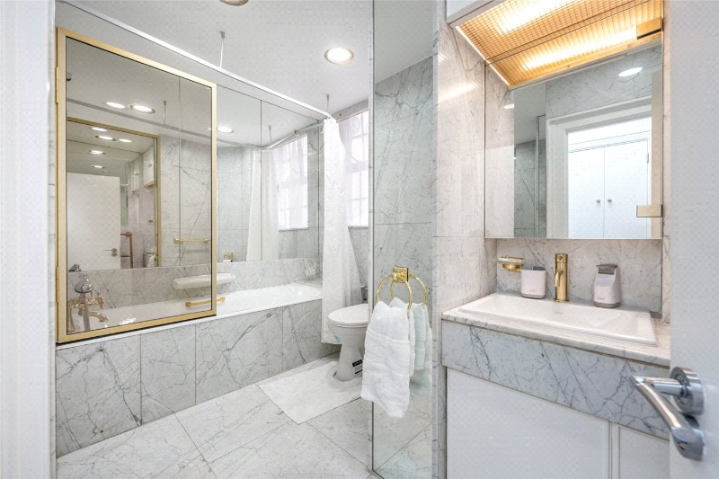 Berkeley Court, Baker Street, London, NW1