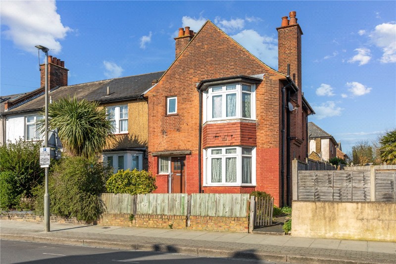 Lessingham Avenue, London, SW17