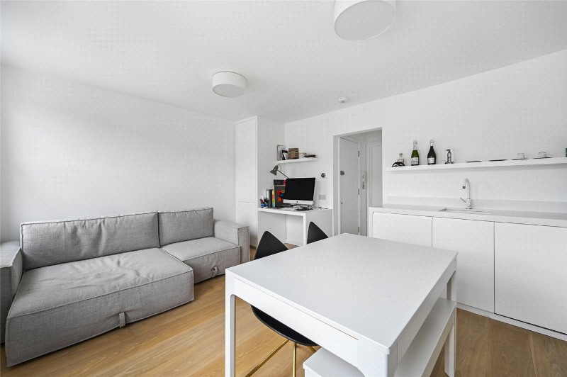 Davisville Road, Shepherds Bush, London, W12