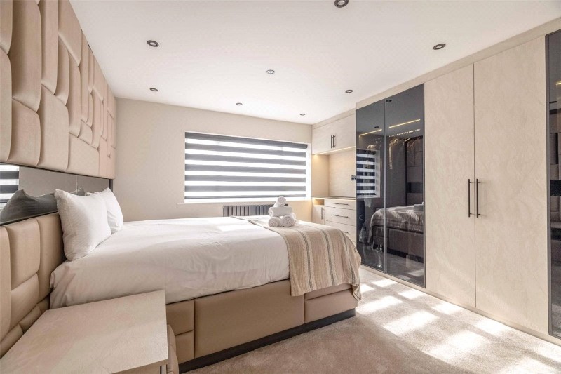 Hewlett Place, Bagshot, Surrey, GU19
