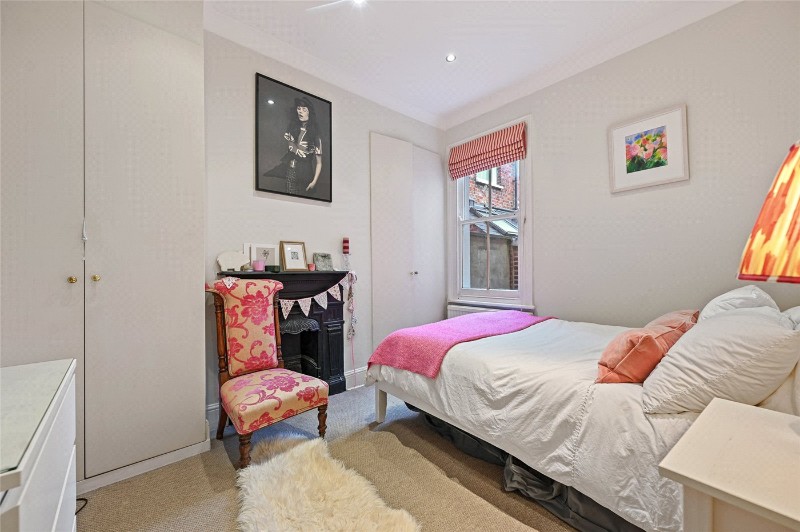 Oaklands Grove, London, W12