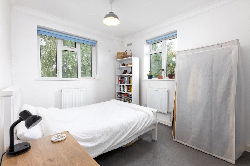 Dounesforth Gardens, London, SW18