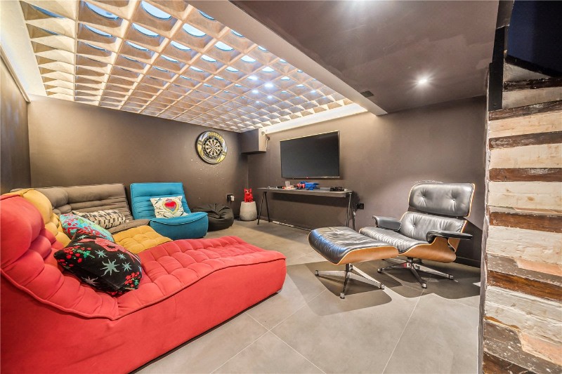 West End Grove, Farnham, Surrey, GU9