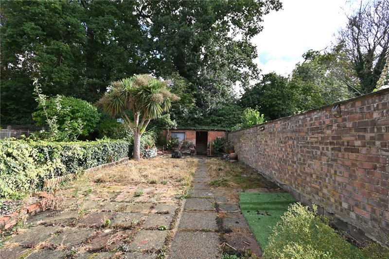 Chequers Road, Basingstoke, Hampshire, RG21
