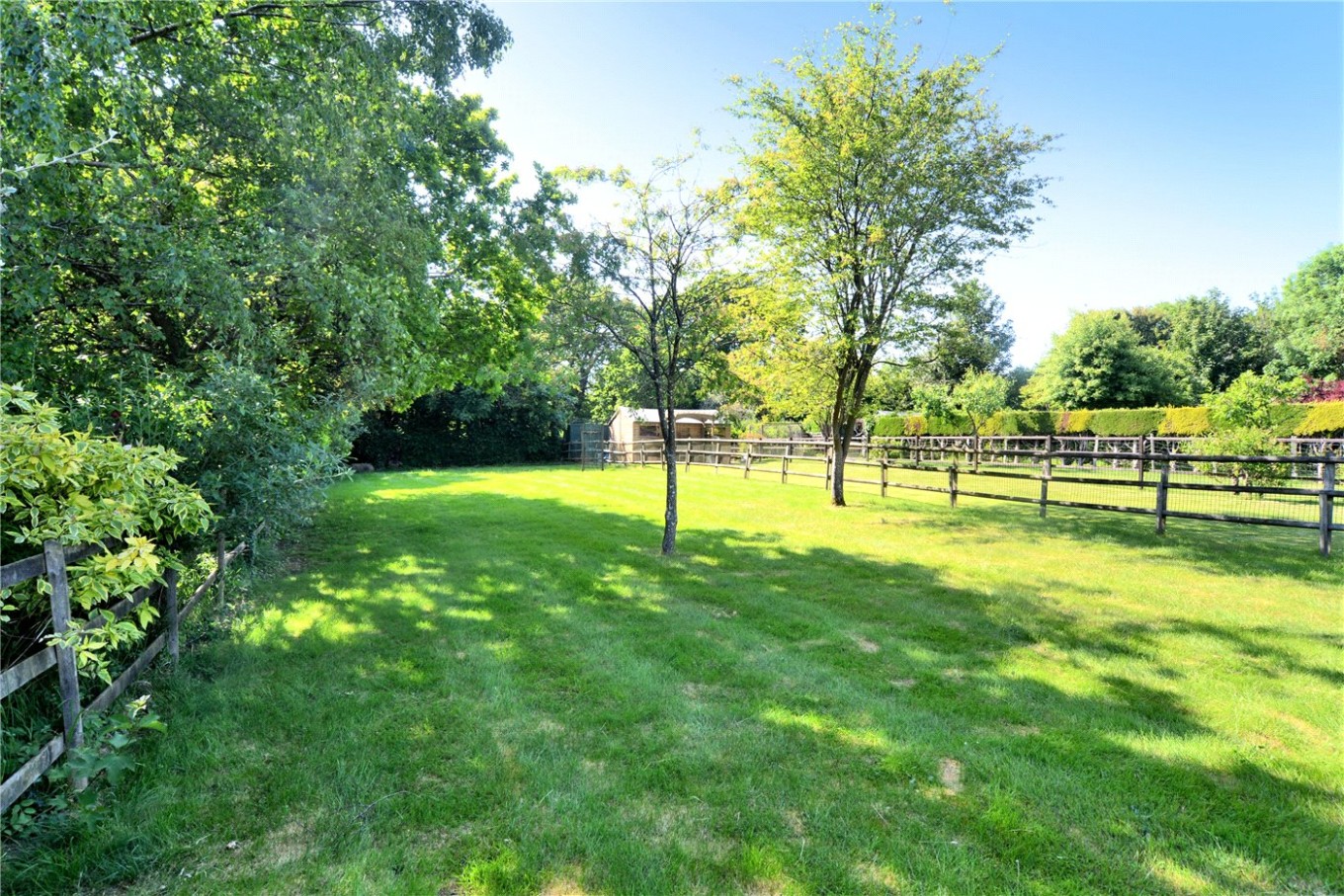 3 bedroom property for sale in Chipstead Way, Banstead, Surrey, SM7
