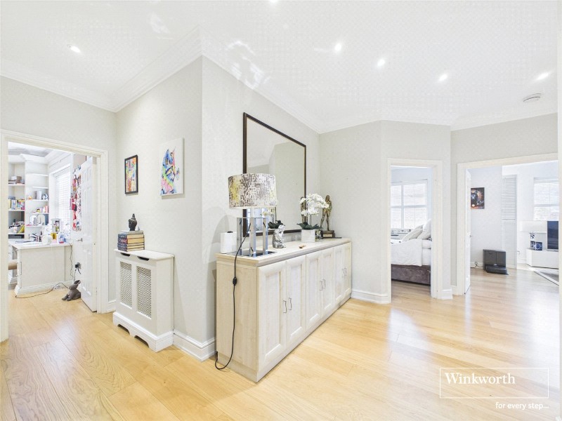 Turnberry Close, London, NW4