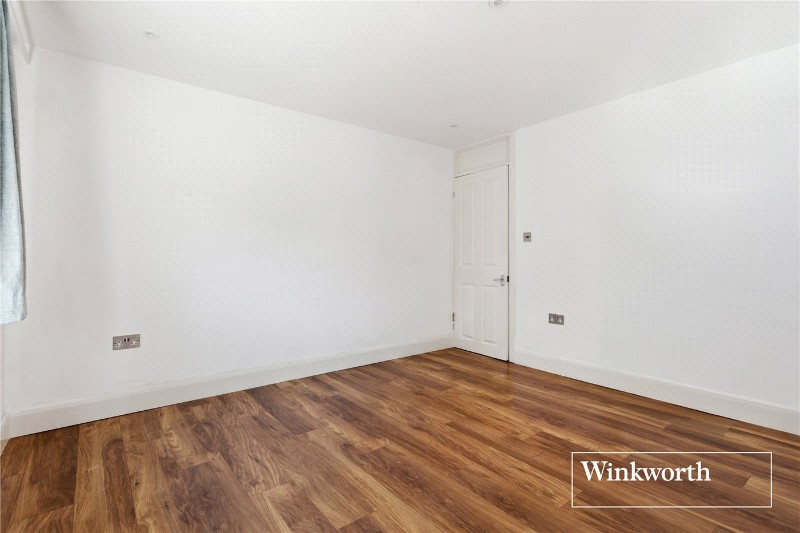 Etchingham Park Road, London, N3