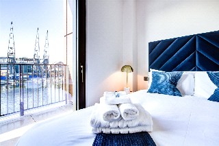 Selsdon Way, London, E14