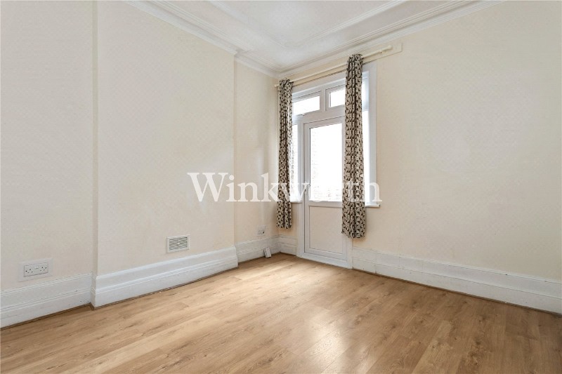 Palmerston Crescent, London, N13