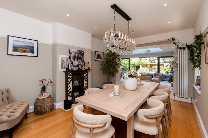 Gunnersbury Avenue, London, W5