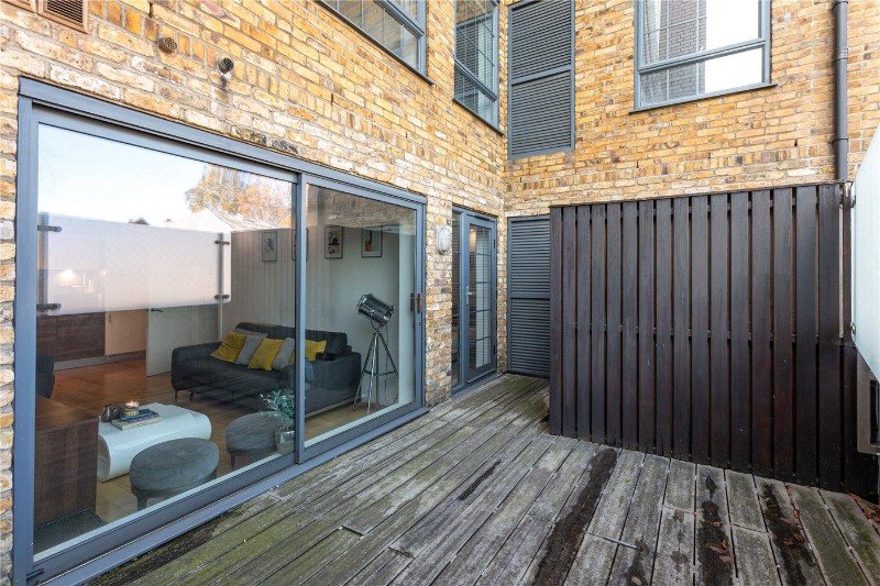 Lolesworth Close, London, E1