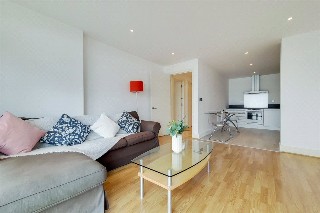 Crews Street, London, E14