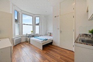 Bloemfontein Road, London, W12